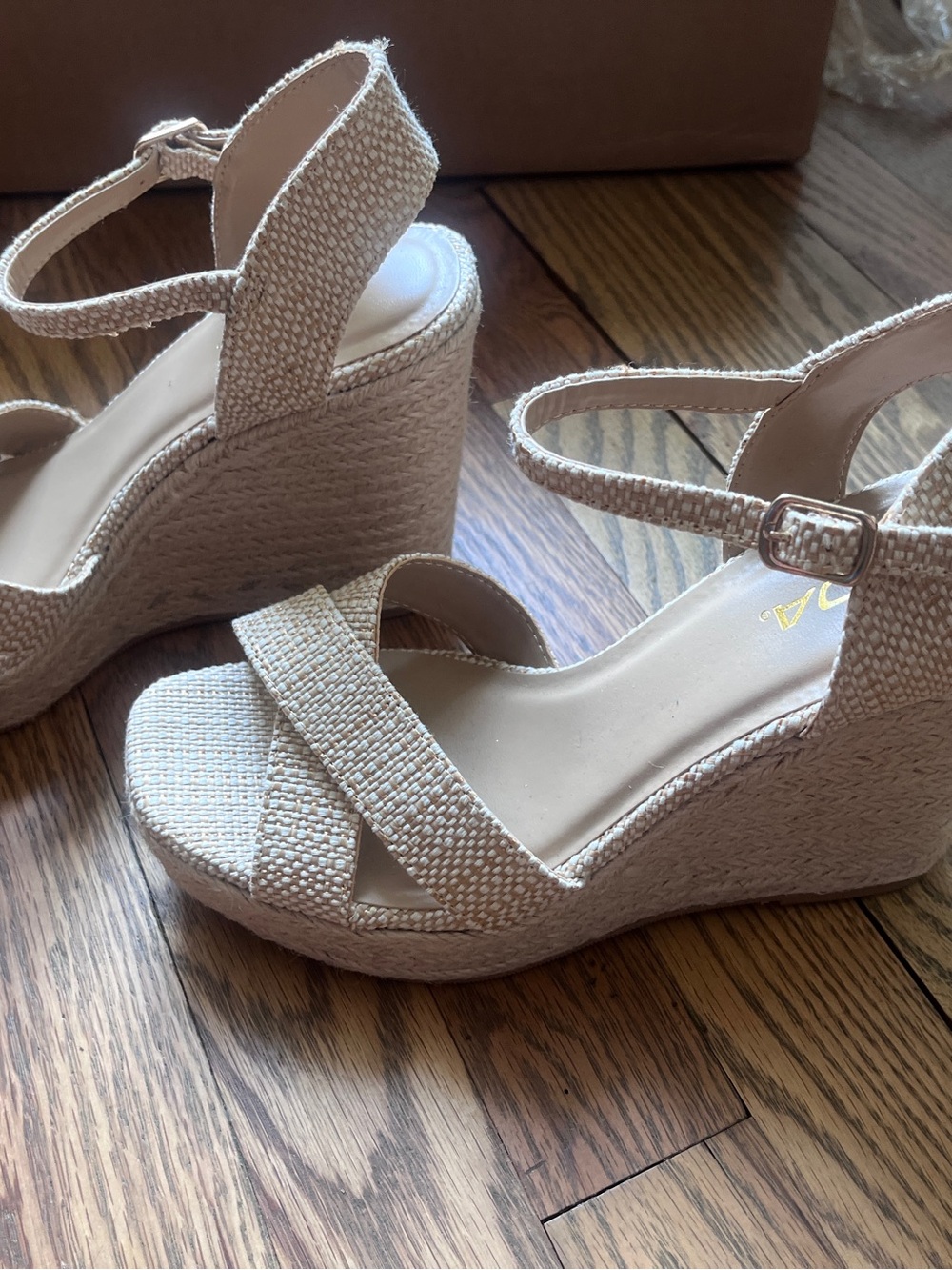 Soda Beige Woven Ankle-Strap Wedge Sandals 8.5 - Picture 2 of 6